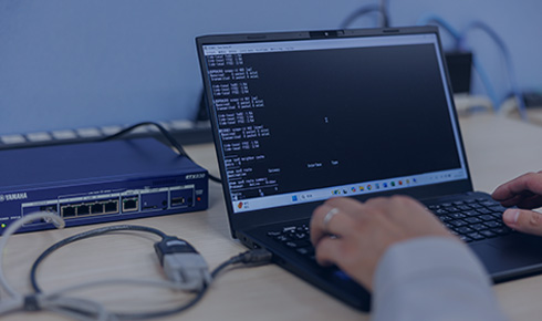 pcで作業中の画像